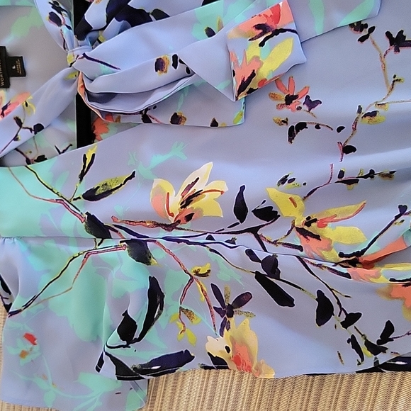 Worthington V neck with Tie Flutter Sleeve L - Picture 6 of 6